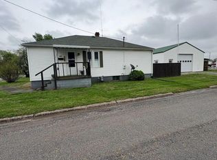 402 Lawrence St, Benton, IL 62812