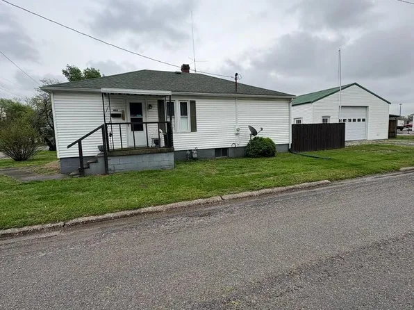 402 Lawrence St, Benton, IL 62812