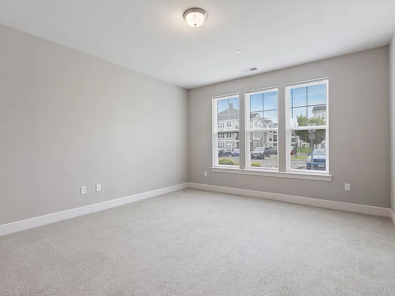 Essex Chase Apartments — Photo 22