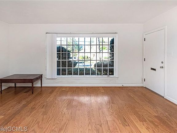5th image of 555 E Barksdale Dr