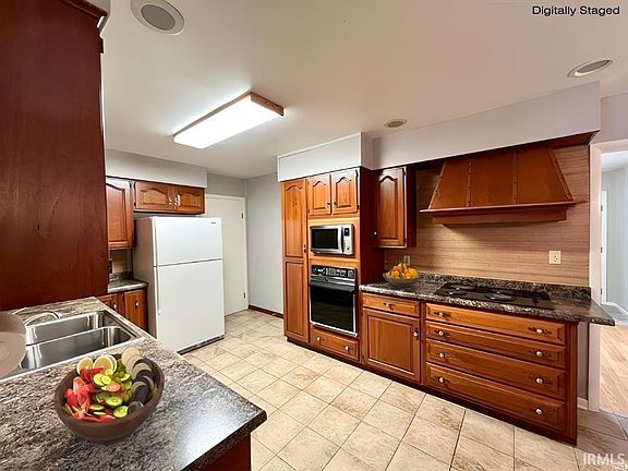 5th image of 3631 S Hays Dr