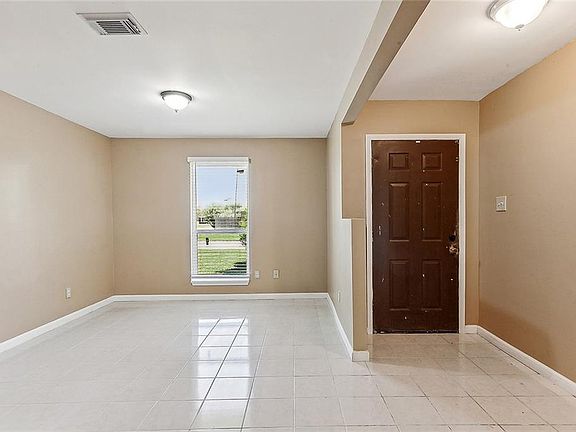 3rd image of 2237 Yorktowne Dr