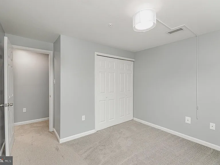 100 Grosvenor Ln #3 — Photo 22