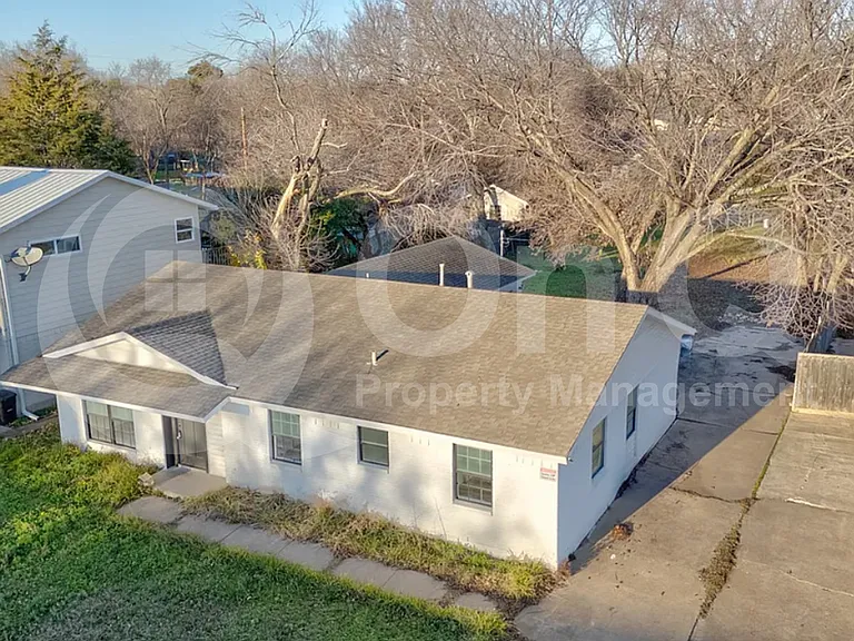 4320 Live Oak Dr — Photo 7