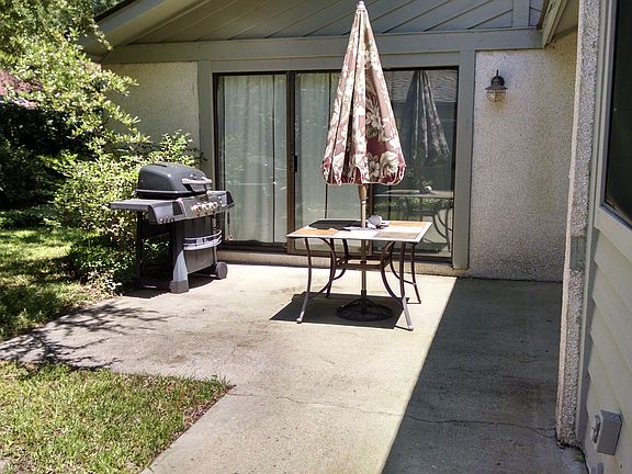 2nd image of 121 Linkside Dr