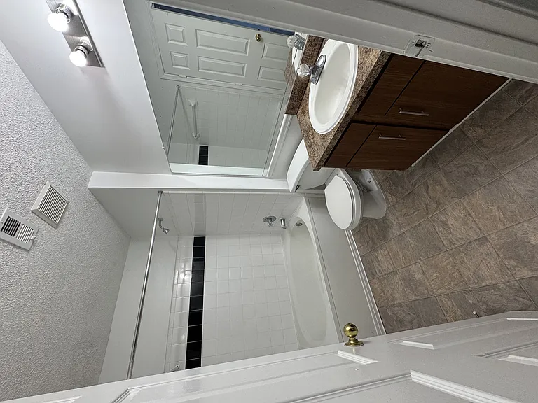 Wesley St. Claire Apartments at Lawrenceville — Photo 140
