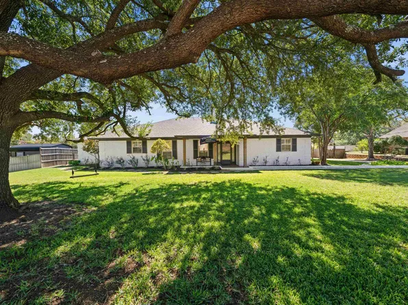 1701 Meadowhill Dr, Jacksonville, TX 75766