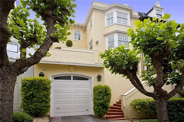 2651 Green St photo 1