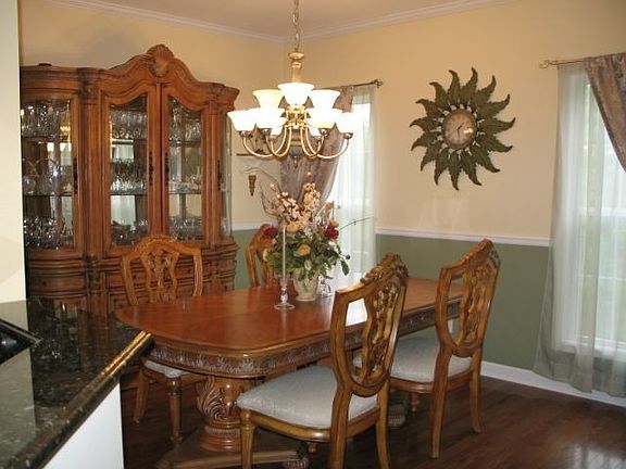 4th image of 403 Marietta Pl