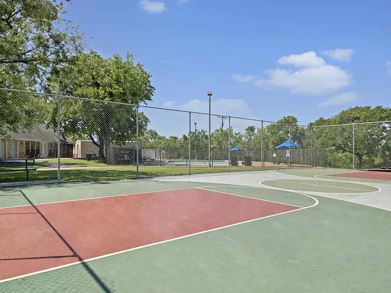 1001 Hummingbird Dr — Photo 2