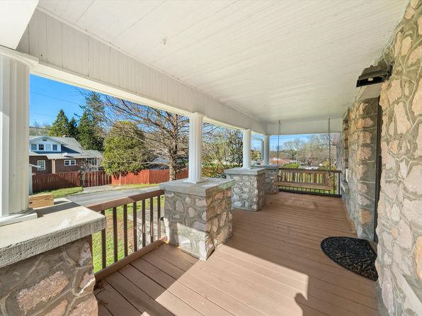 607 Wharf St, Loudon, TN 37774