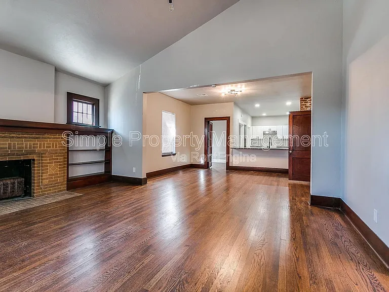 421 NW 25th St — Photo 3