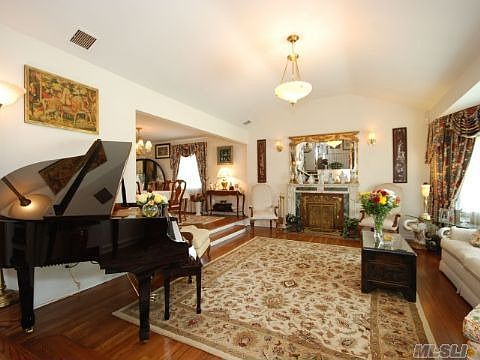 3rd image of 215 Hempstead Ave