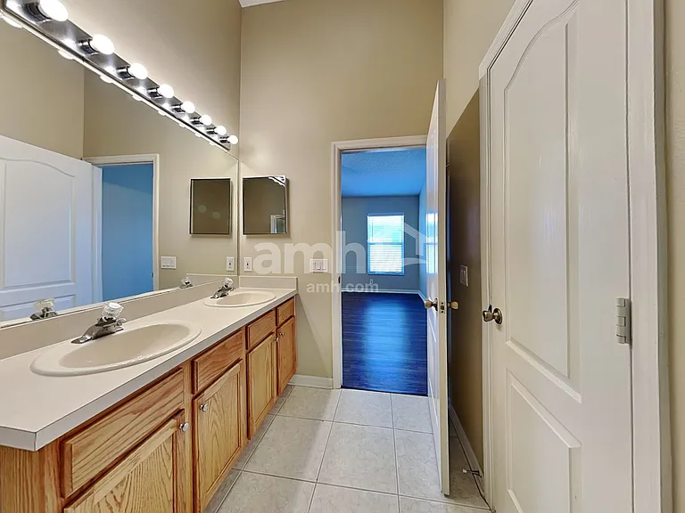 12517 Midpointe Dr — Photo 12