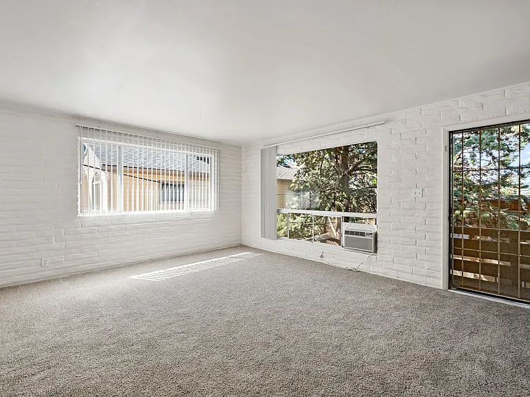 Carleton Terrace Apartments — Photo 13
