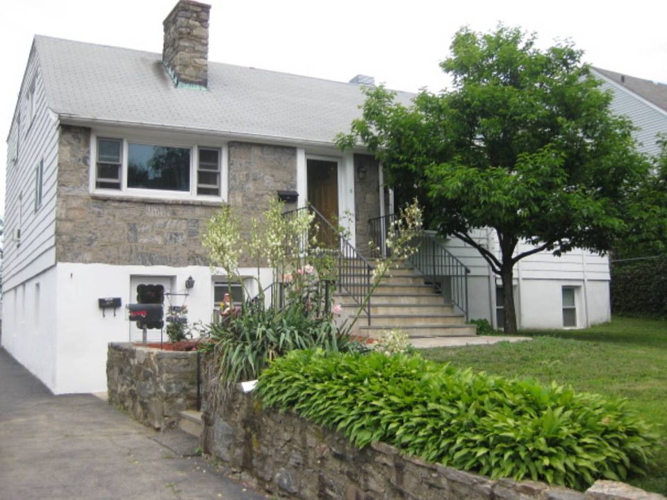 1st image of 525 Rockland Ave #3