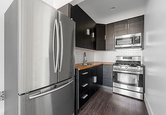 3rd image of 108 W 80th St APT 7