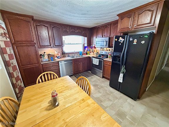 4th image of 47823 Lincoln St