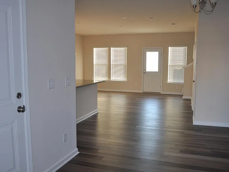 611 Bucknell Way — Photo 9