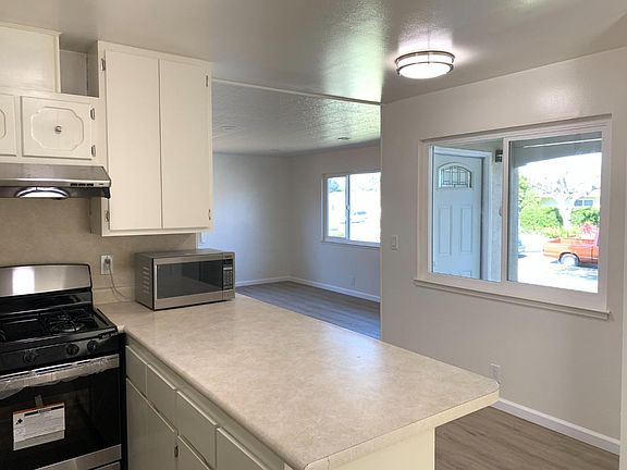 5th image of 2727 Alvin Ave