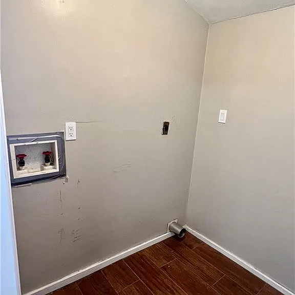 2524 Norwich St — Photo 3
