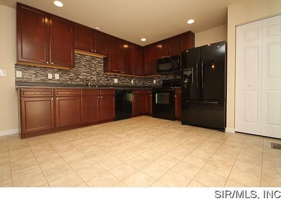 5th image of 113 Chestnut Grove Dr
