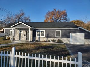 2 Somerset Rd N, Amityville, NY 11701