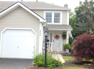111 Courtshire Ln, Penfield, NY 14526
