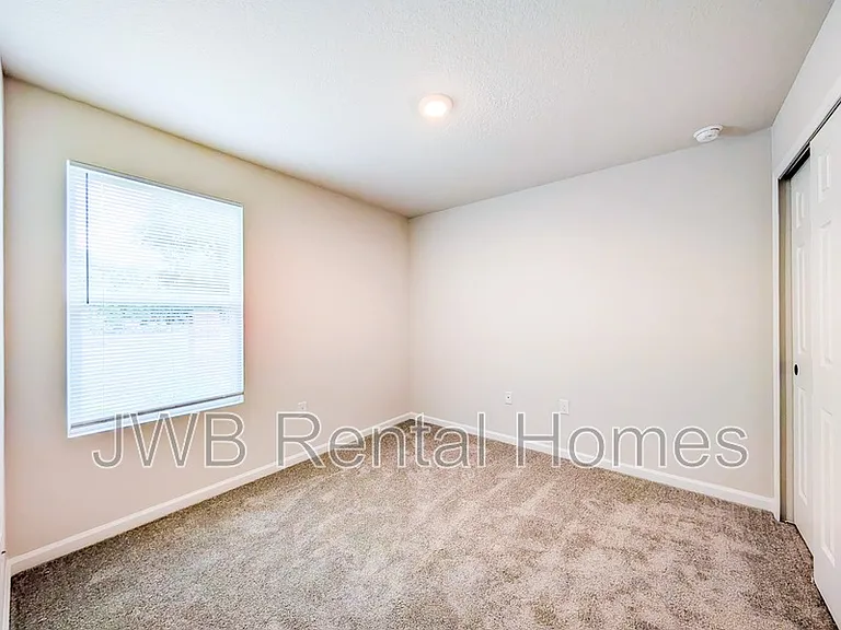 1216 Pangola Dr — Photo 9