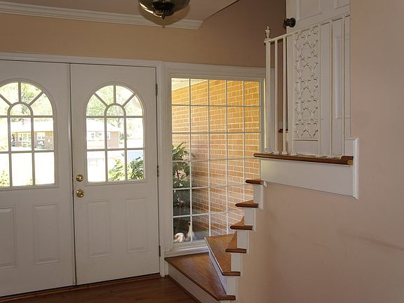 2nd image of 2011 Woodlake Dr