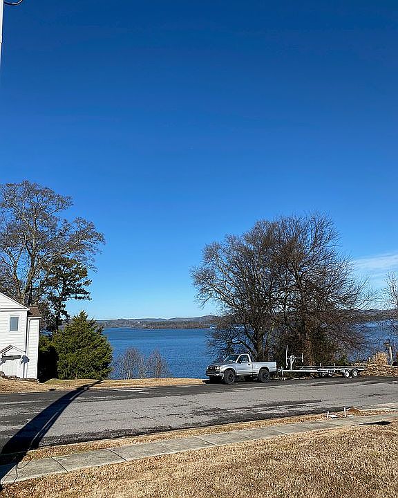 1st image of 239 Hill Ave