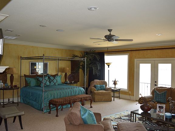 4th image of 136 Parkwood Dr