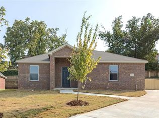 2104 Renaissance Dr, Denison, TX 75020