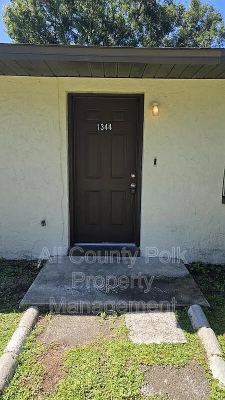 2 bed, 1.0 bath, 840 sqft, $1,095 — Photo 2