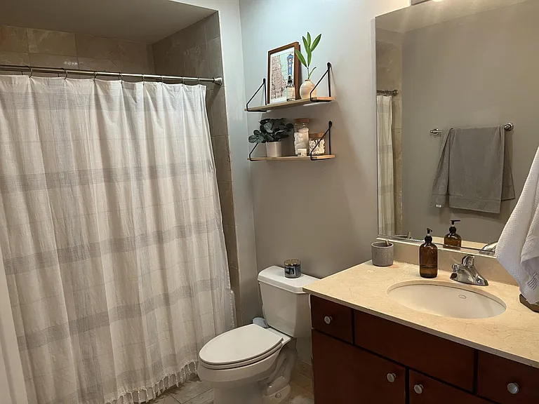 4814 N Clark St #504 — Photo 6