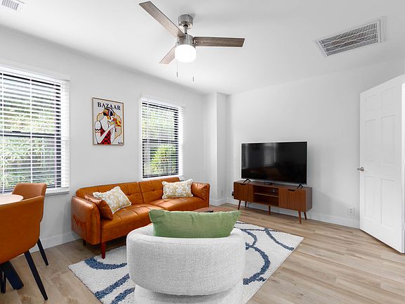 3rd image of 224 Via Las Brisas