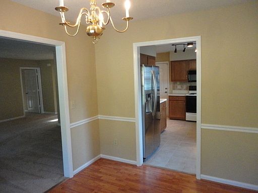 5th image of 2814 Leo Dr