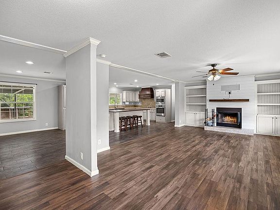 2nd image of 20845 Gueringer Rd