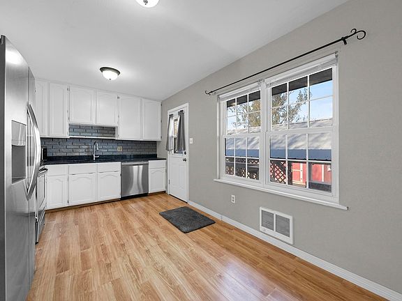 4th image of 416 Elm St