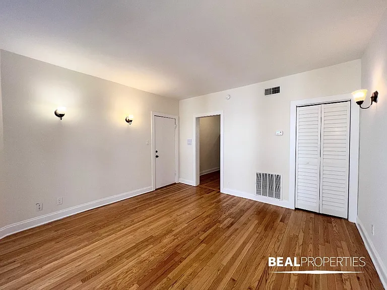 4034.5 N Ashland Ave #E1 — Photo 4