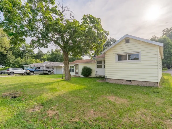 419 N Gibson St, Clinton, IL 61727