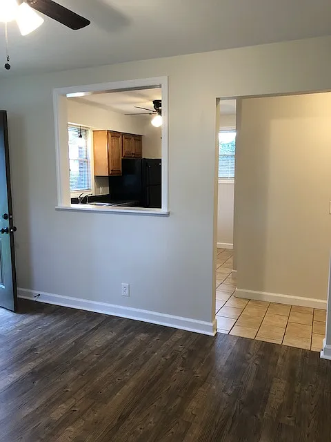 Kitchen pass thru to LR for entertaining