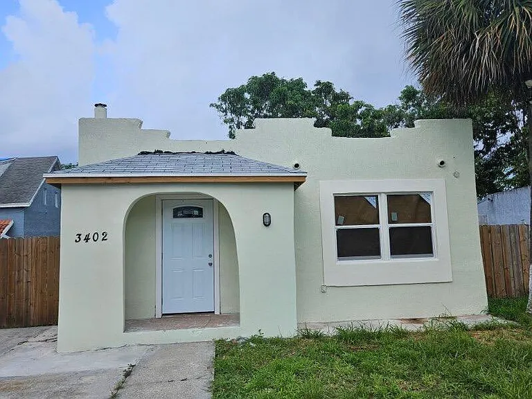 3402 Greenwood Ave — Photo 1