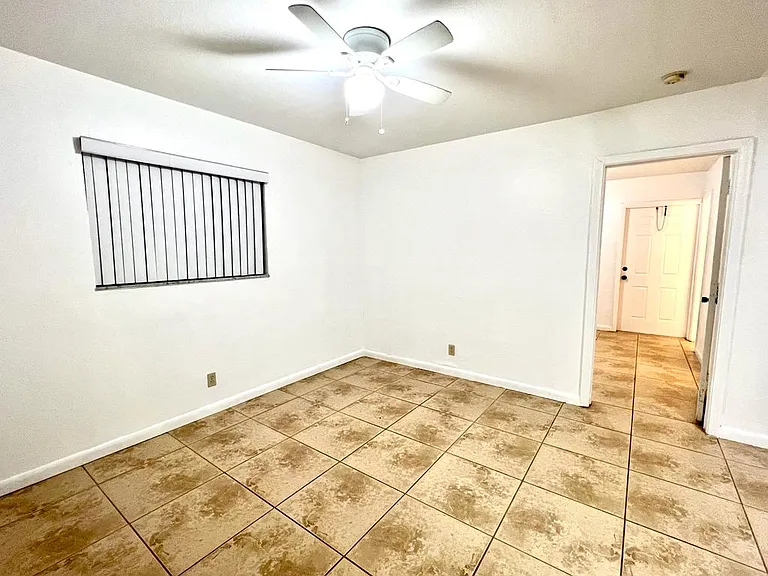 1412 SW 41st Ave #1 — Photo 6