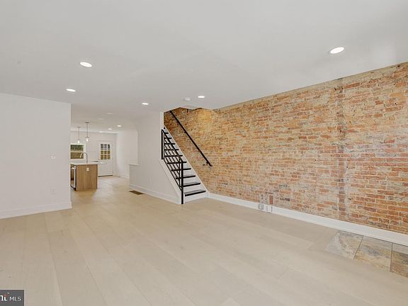 3rd image of 1110 Pierce St