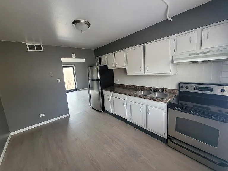 14521 S Richmond Ave #1 — Photo 6