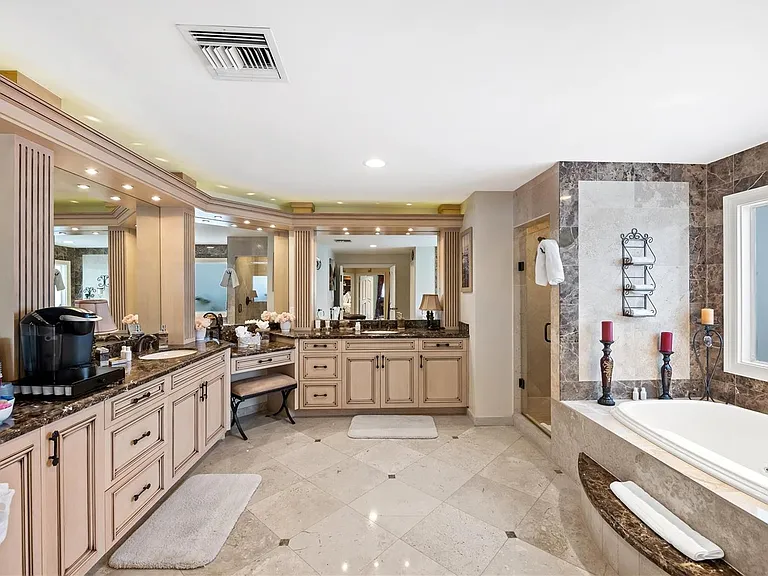 1600 S Ocean Dr — Photo 16