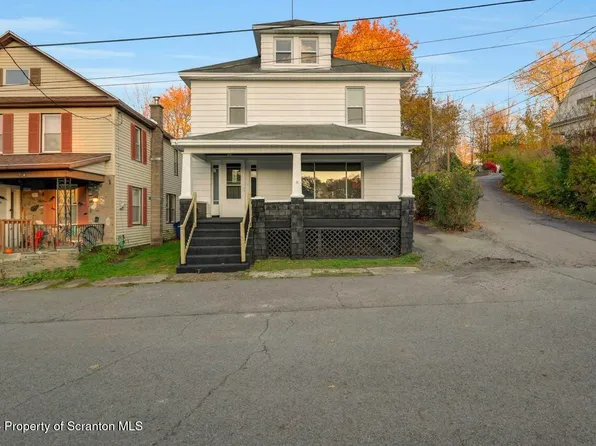 76 Lunny Ct, Carbondale, PA 18407