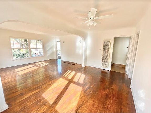 2nd image of 522 N Heliotrope Dr #1/2