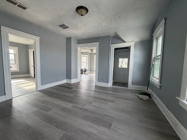 63 Wood St #3